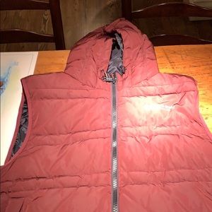 Scotch and Soda burgundy hooded vest,XL, 100$